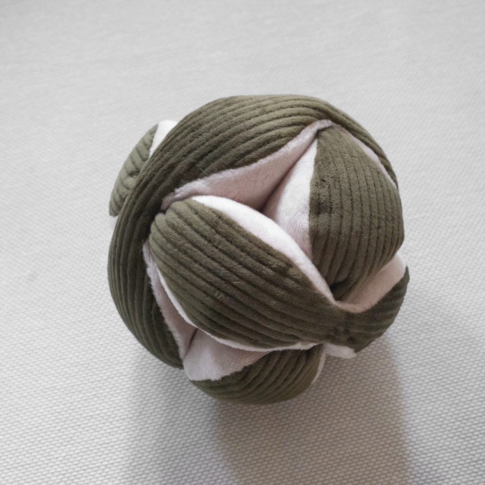 Monti *(Crinkly + Squeaky + Snuffle Ball)